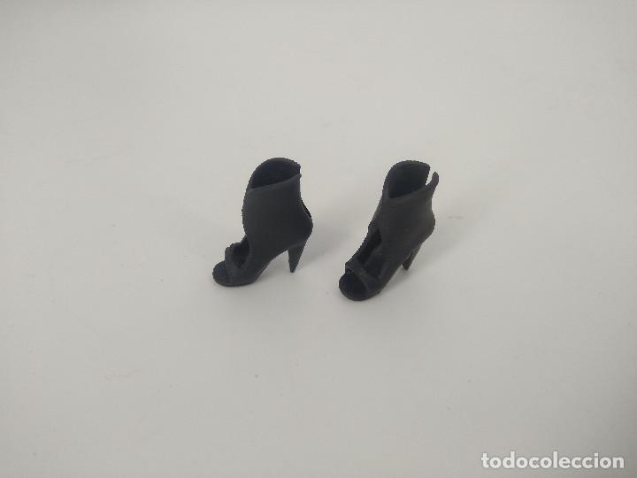 Barbie et Ken: Zapatos / sandalias color negro originales Barbie - Mattel