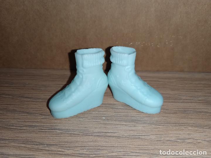 Barbie y Ken: Zapatos botas de mu&ntilde;eca barbie - Foto 1