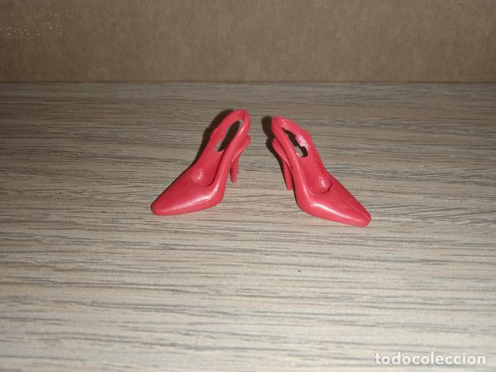 Barbie y Ken: ZAPATOS DE MU&Ntilde;ECA BARBIE - Foto 1