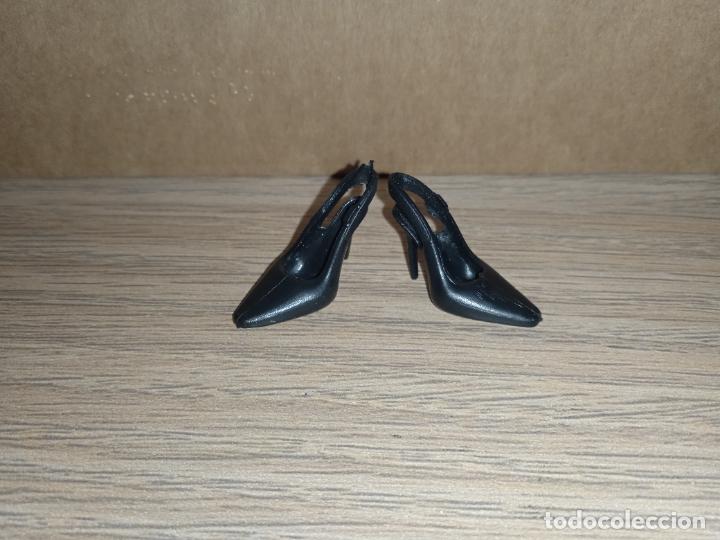 Barbie y Ken: ZAPATOS DE MU&Ntilde;ECA BARBIE - Foto 1