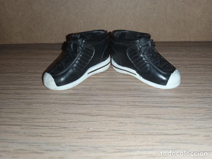 Barbie y Ken: Zapatos de mu&ntilde;eco ken - Foto 1