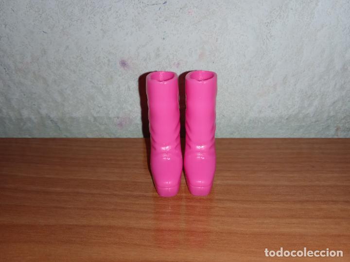 Barbie y Ken: Zapatos botas de mu&ntilde;eca barbie - Foto 3