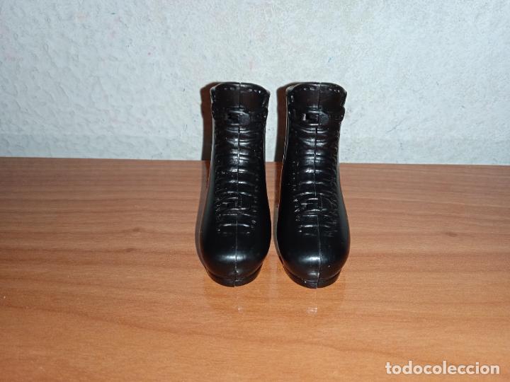 Barbie y Ken: Botas para patinar de mu&ntilde;eca Barbie - Foto 2