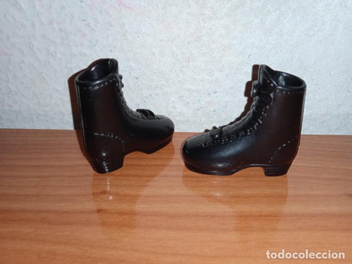 Barbie y Ken: Botas para patinar de mu&ntilde;eca Barbie - Foto 3