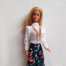 Barbie y Ken: ESPLÉNDIDO CONJUNTO ESTILO AÑOS 70S PARA BARBIE. Lote 313036643