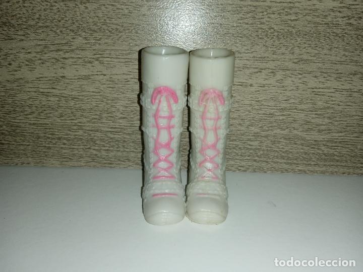 Barbie y Ken: Zapatos botas de mu&ntilde;eca Barbie - Foto 3