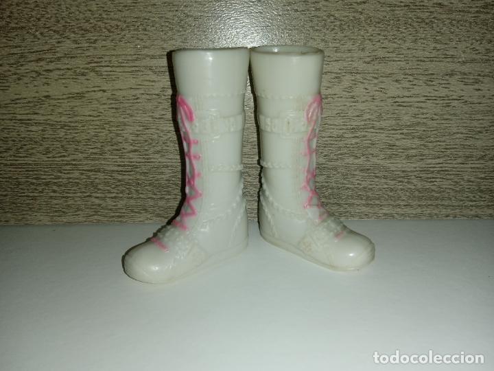 Barbie y Ken: Zapatos botas de mu&ntilde;eca Barbie - Foto 1