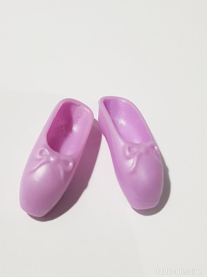 Barbie y Ken: Zapatos lilas barbie bailarina