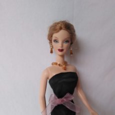 Barbie y Ken: CONJUNTO DISEÑO COLLAR Y PENDIENTES DE CRISTAL TALLADO ÁMBAR PARA BARBIE, FASHION ROYALTY,POPPY PARK. Lote 348432098