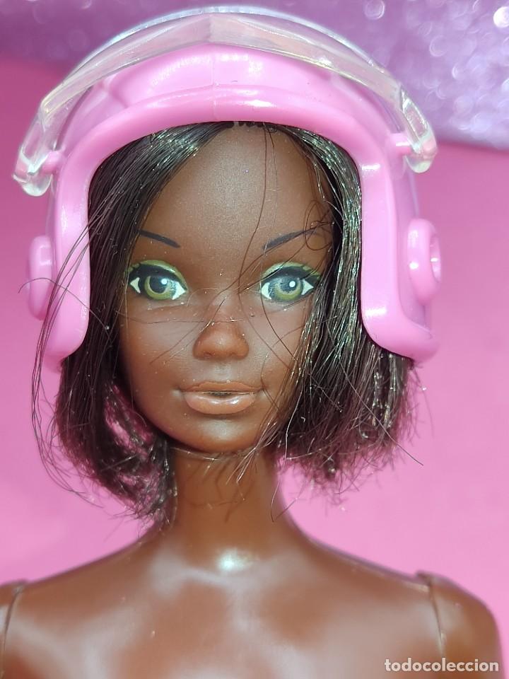 Barbie y Ken: Casco rosa mu&ntilde;eca Barbie - Foto 1