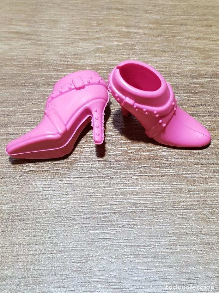 Barbie y Ken: Zapatos botines barbie - Foto 1