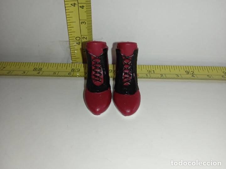 Barbie y Ken: Zapatos botas de mu&ntilde;eca Barbie - Foto 2