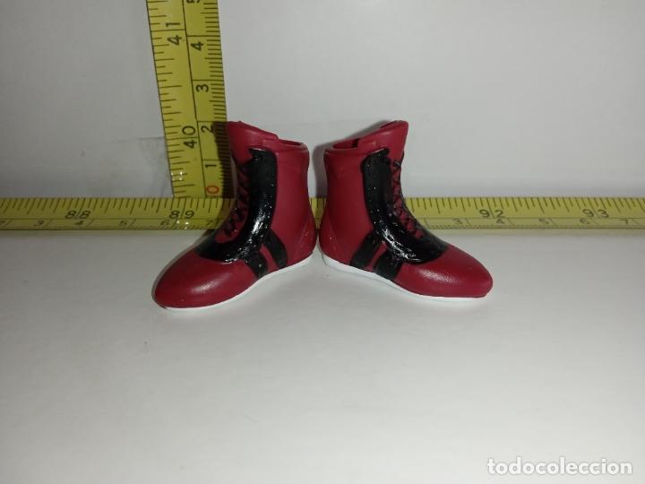 Barbie y Ken: Zapatos botas de mu&ntilde;eca Barbie - Foto 1