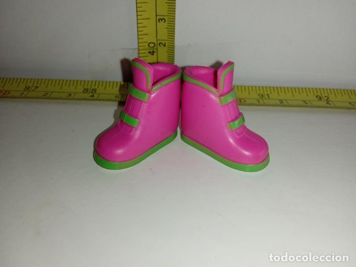 Barbie y Ken: Zapatos botas de mu&ntilde;eca Barbie - Foto 1