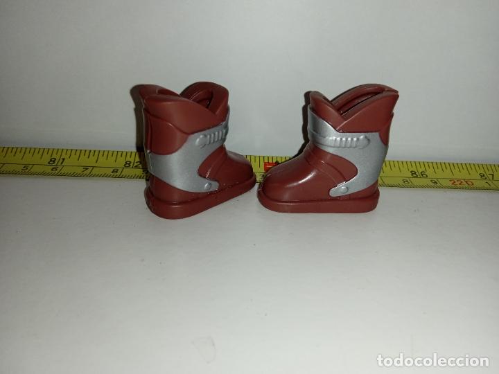 Barbie y Ken: Botas de mu&ntilde;eco ken - Foto 3