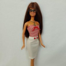 Barbie y Ken: CONJUNTO DE FALDA Y TOP MARINERO HECHO A MANO PARA BARBIE O MUÑECA SIMILAR. Lote 313576038