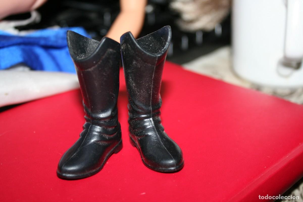 Barbie y Ken: botas mu&ntilde;eco ken barbie - Foto 1