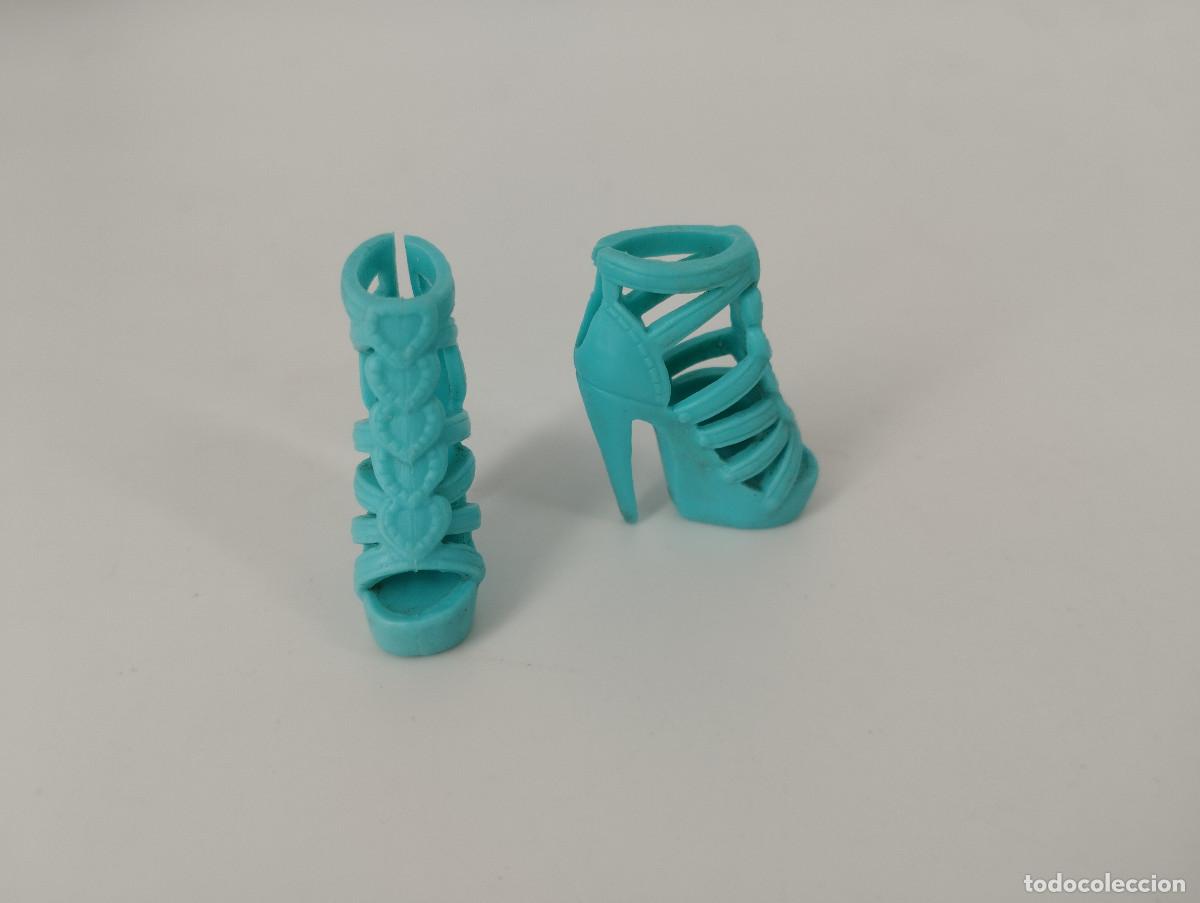 Barbie et Ken: Zapatos / sandalias color azul originales Barbie - Mattel, 2000s