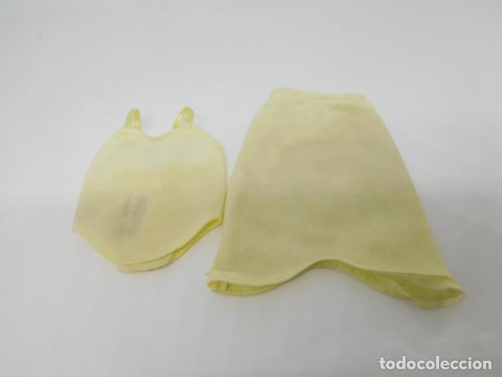 Barbie y Ken: M69 Complemento Barbie conjunto en amarillo en dos partes. Original - Foto 1