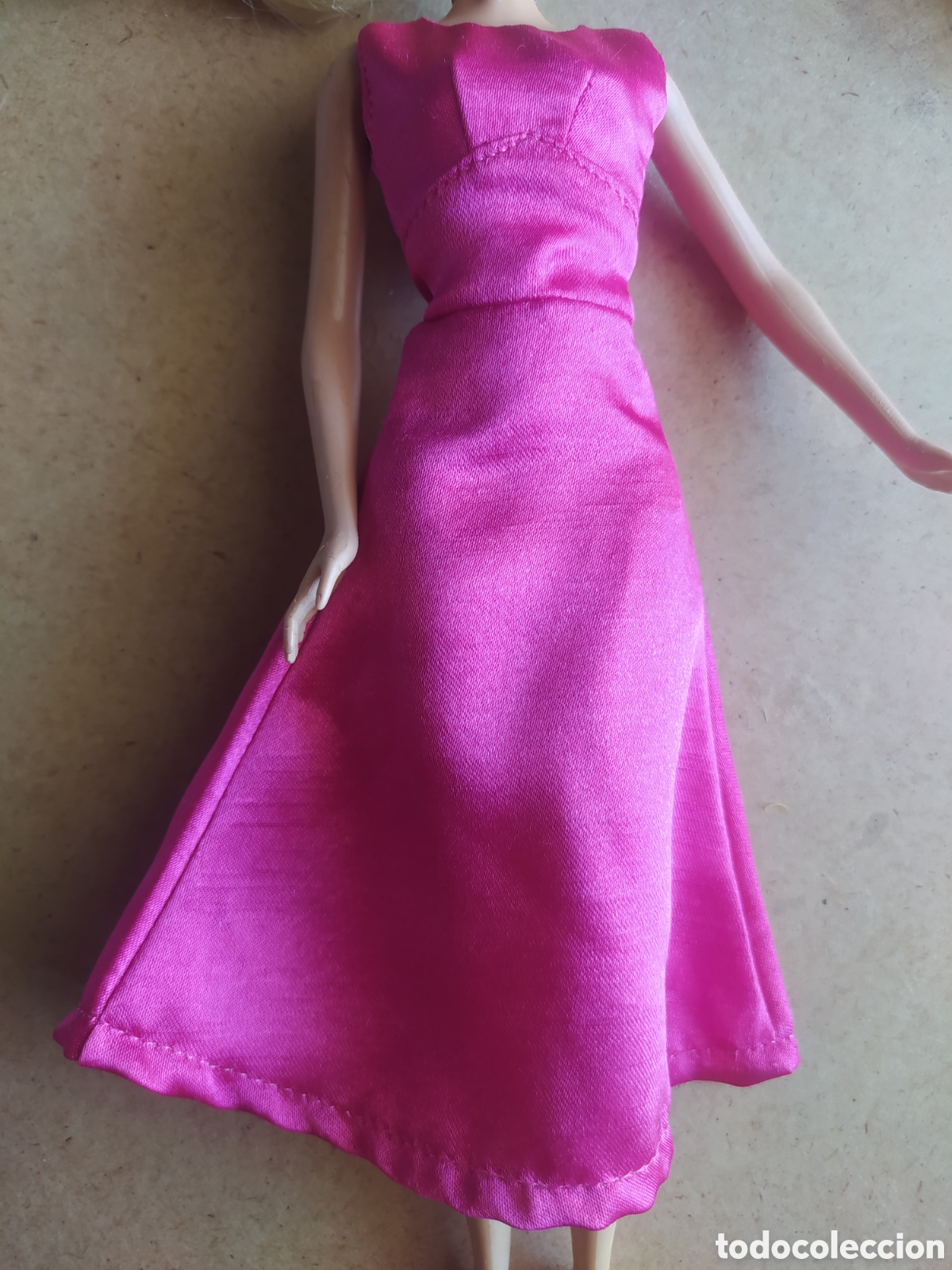 Barbie y Ken: Vestido para mu&ntilde;eca tipo Barbie - Foto 1