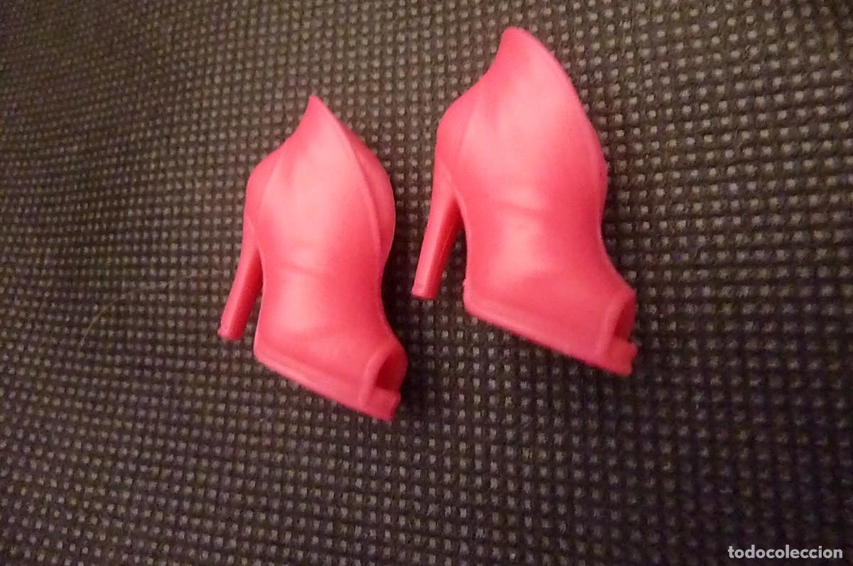 Barbie y Ken: Bot&iacute;n rosa oscuro. Barbie - Foto 1