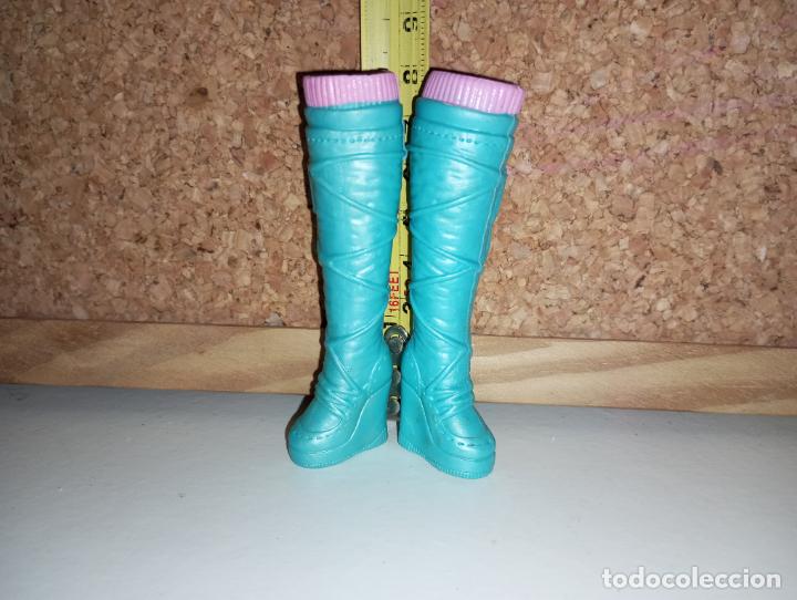 Barbie y Ken: Zapatos botas de mu&ntilde;eca Barbie - Foto 1