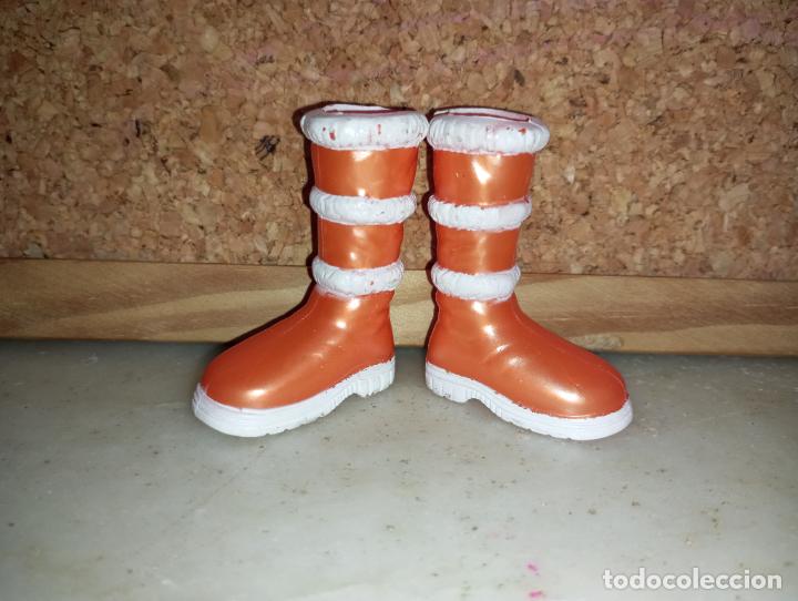 Barbie y Ken: Zapatos botas de mu&ntilde;eca Barbie - Foto 1