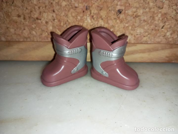 Barbie y Ken: Zapatos botas de mu&ntilde;eco ken - Foto 1