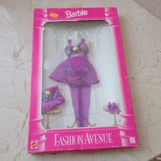Barbie y Ken: ANTIGUO VESTIDO Y ACCESORIOS BARBIE. FASHION AVENUE. SIN ABRIR! DE MATTEL