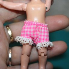 Barbie y Ken: BRAGUITAS DE PLAYA DE MUÑECA SHELLY LA HERMANA DE BARBIE
