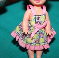 Barbie y Ken: VESTIDO CON ETIQUETA DE MUÑECA SHELLY LA HERMANA DE BARBIE