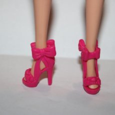 Barbie y Ken: SANDALIAS TACÓN ROSA ORIGINALES VA MARCADOS DE BARBIE