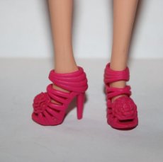 Barbie y Ken: SANDALIAS DE TACÓN ROSA ORIGINALES VA MARCADOS DE BARBIE