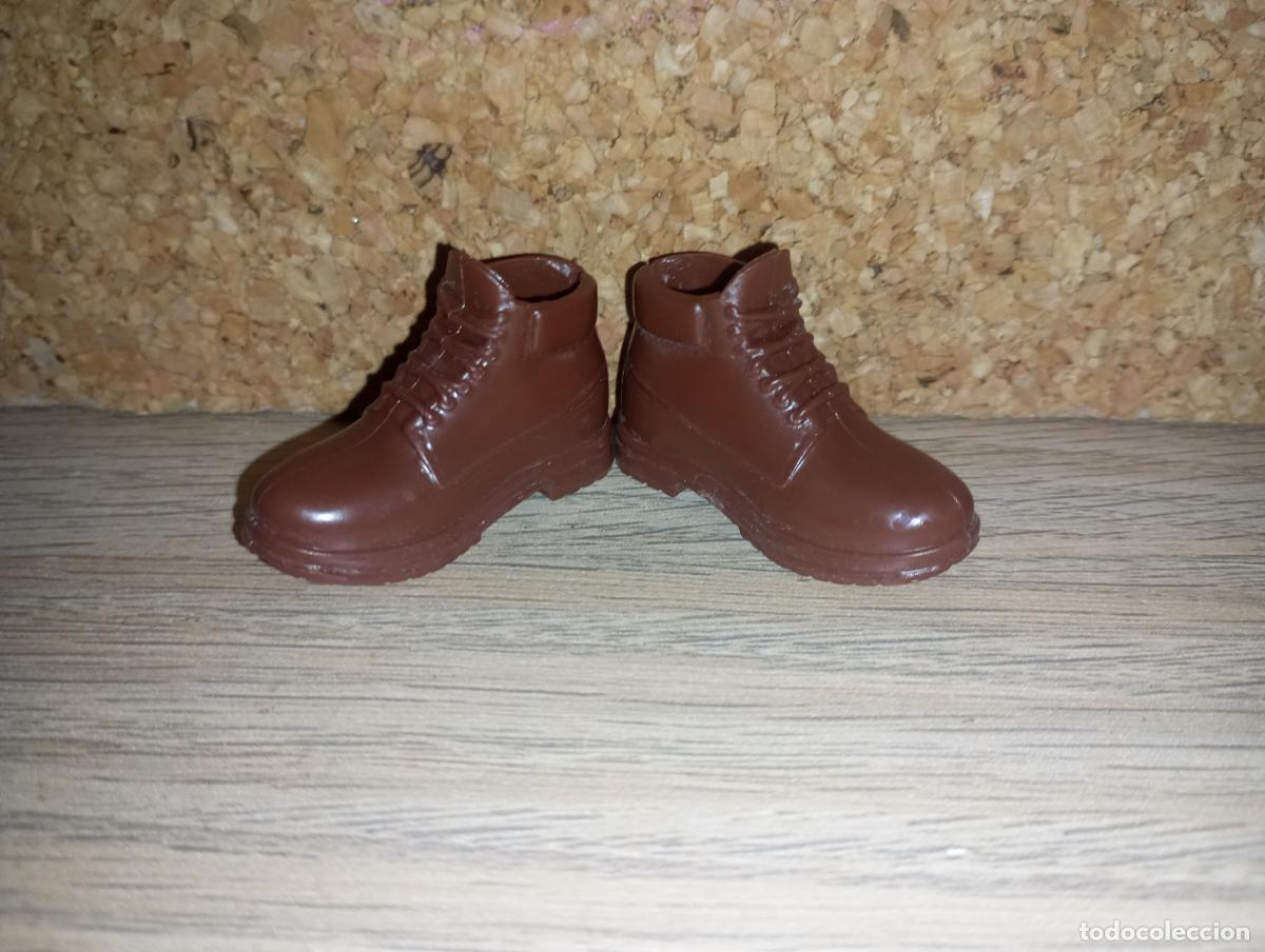 Barbie y Ken: Zapatos de mu&ntilde;eco Ken - Foto 1