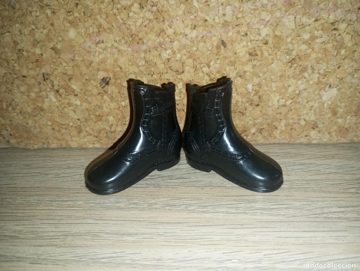 Barbie y Ken: Zapatos botas de mu&ntilde;eco Ken - Foto 1