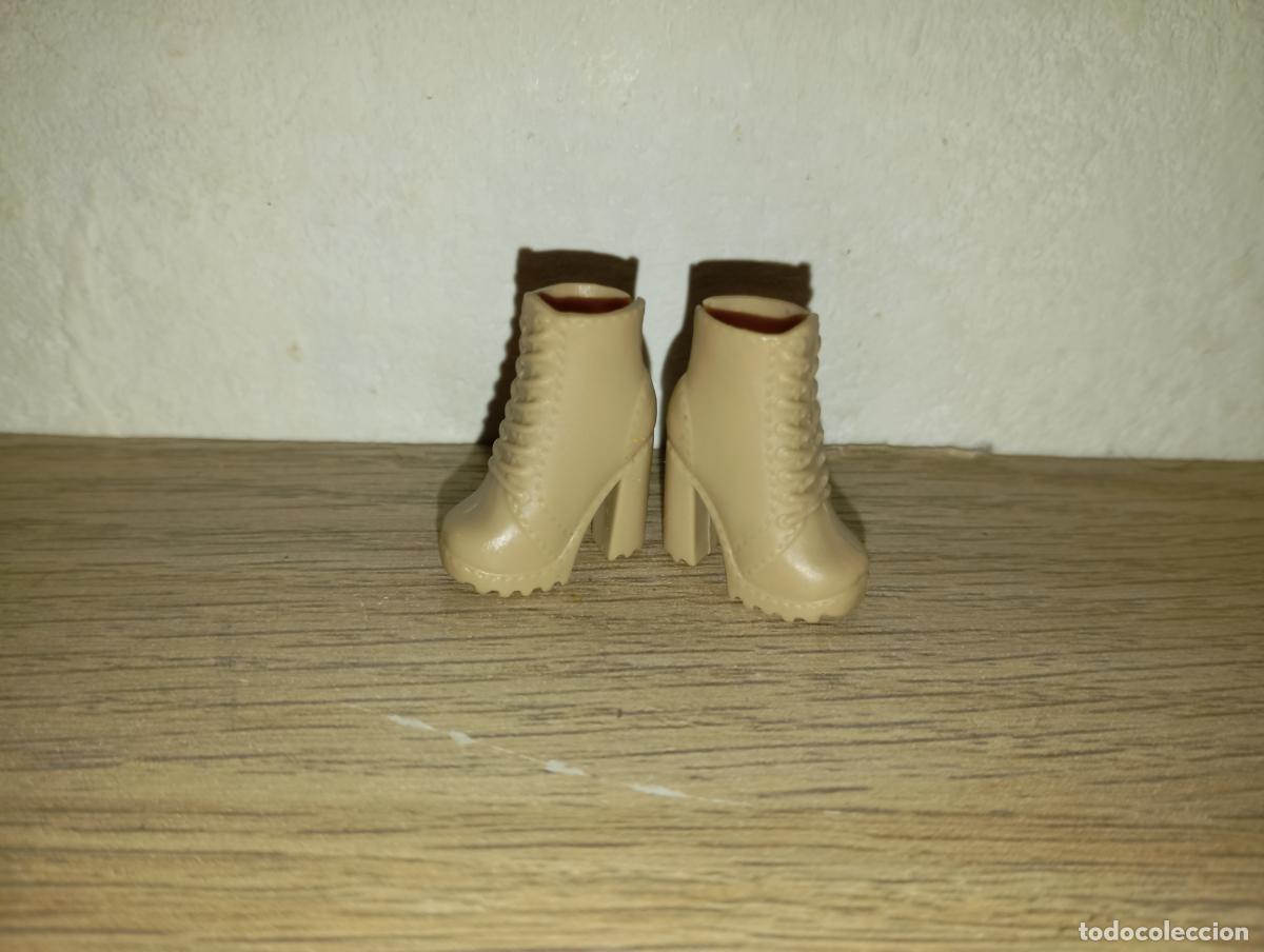 Barbie y Ken: zapatos botas de mu&ntilde;eca Barbie - Foto 1
