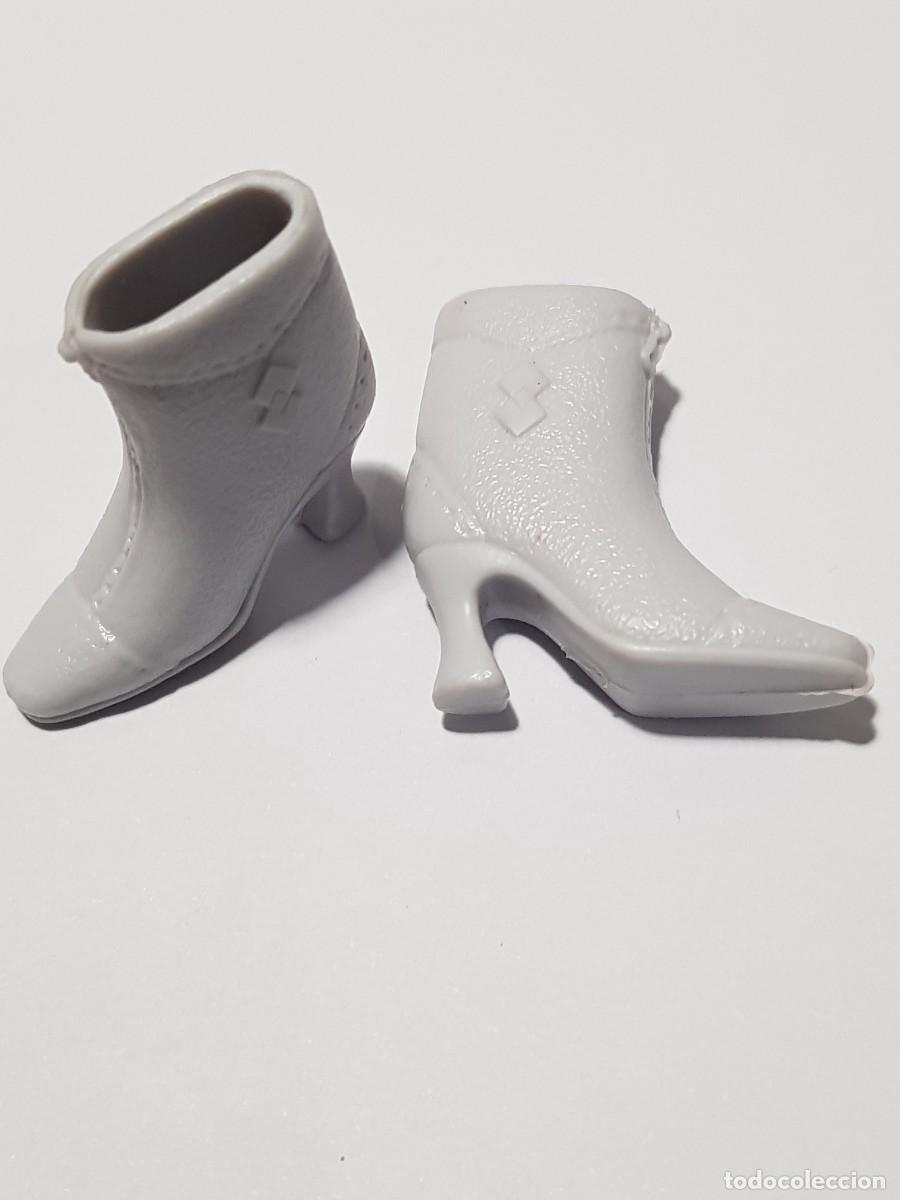 Barbie y Ken: Zapatos botines barbie - Foto 1
