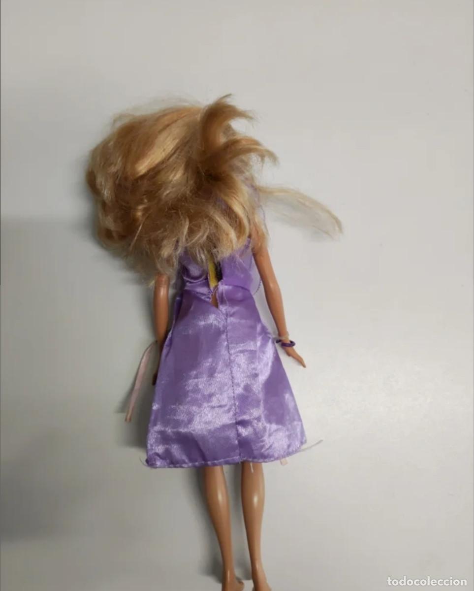 Barbie y Ken: Mu&ntilde;eca Barbie con ropa. usada - Foto 2