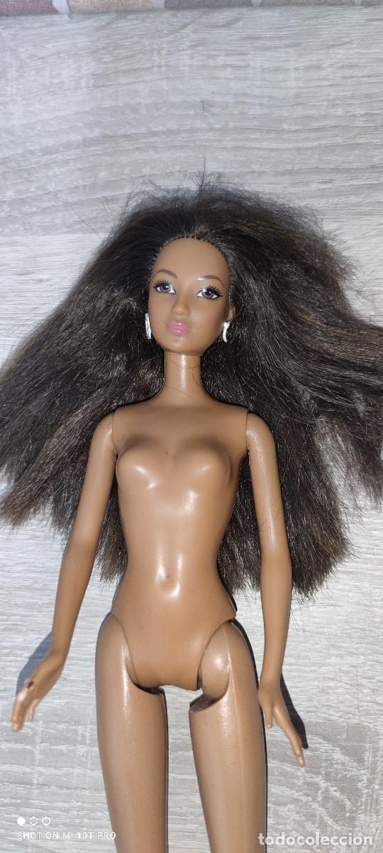 Barbie y Ken: Mu&ntilde;eca Barbie Pies Planos - Foto 1