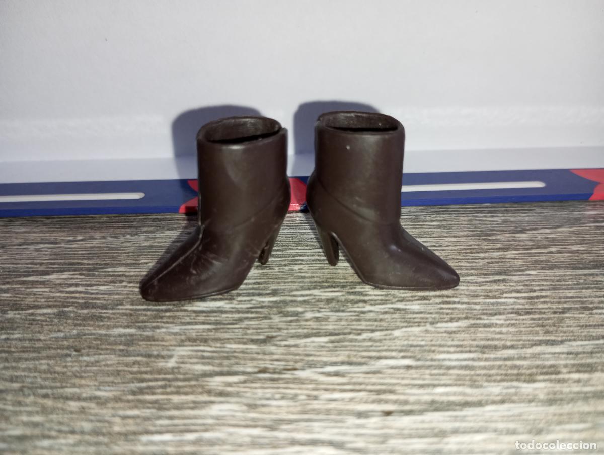 Barbie y Ken: zapatos botas de mu&ntilde;eca Barbie - Foto 1