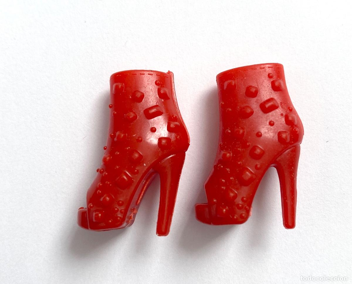 Barbie y Ken: Botines rojos barbie. - Foto 1