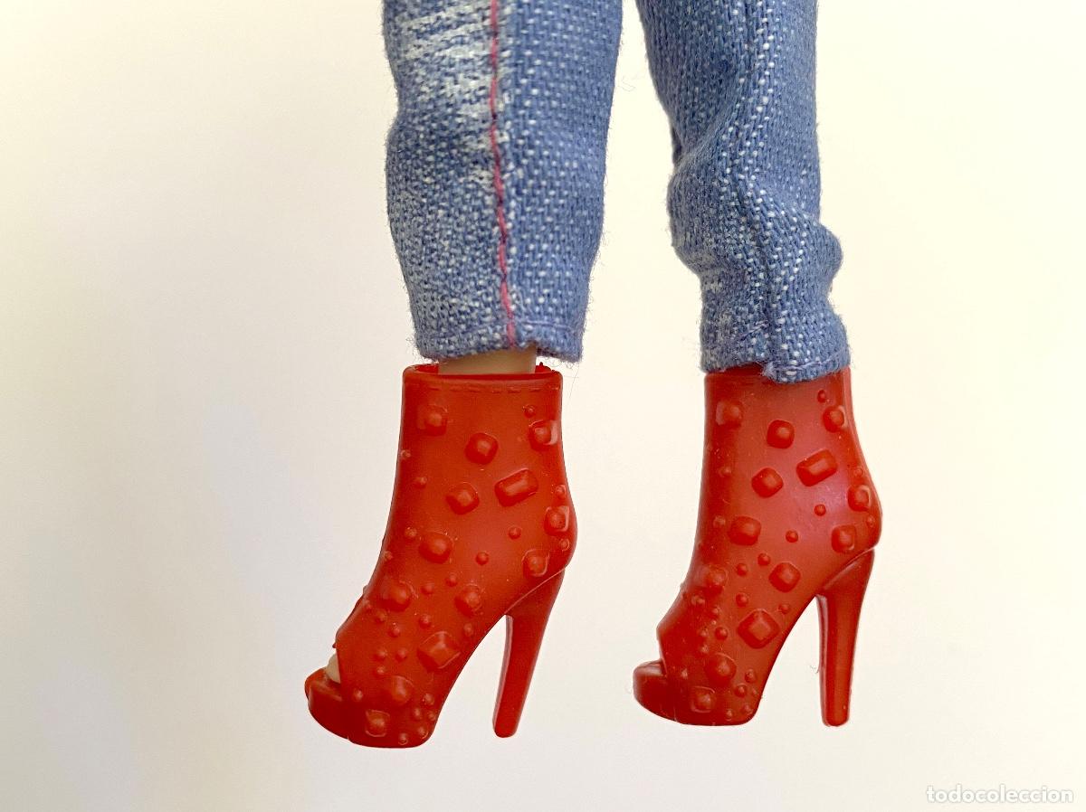 Barbie y Ken: Botines rojos barbie. - Foto 2