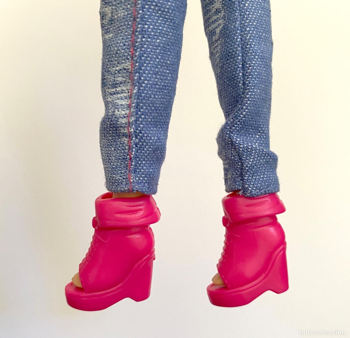 Barbie y Ken: Botines rosas barbie. - Foto 1
