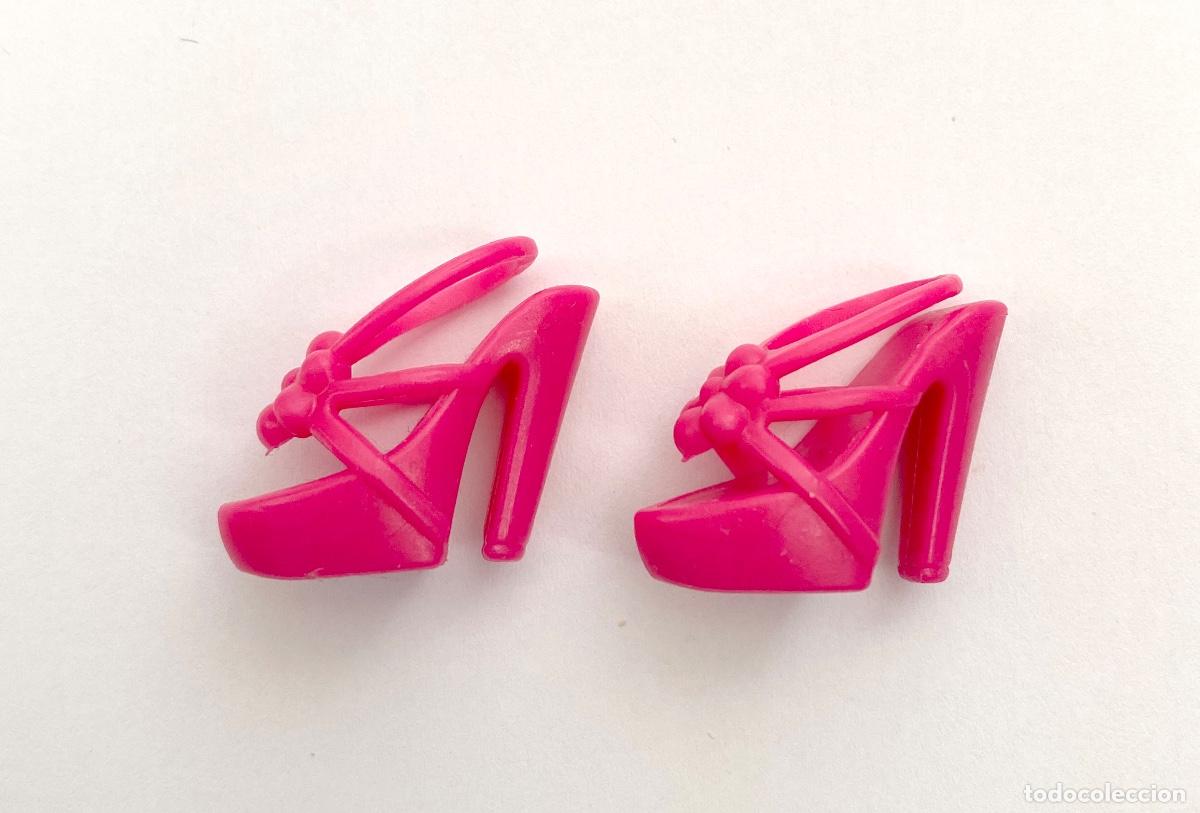 Barbie et Ken: Sandalias rosas barbie.