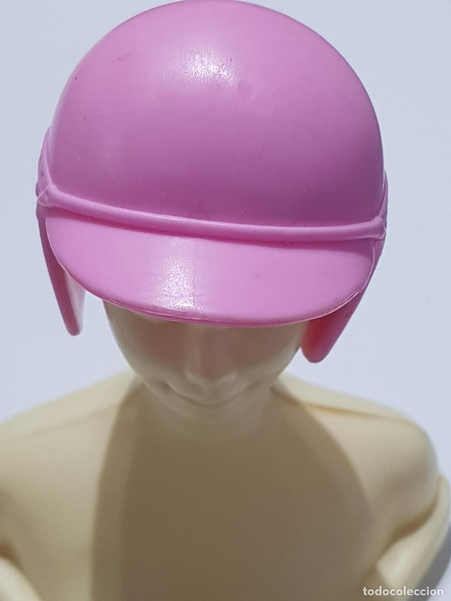 Barbie y Ken: Casco moto mu&ntilde;eca barbie - Foto 2