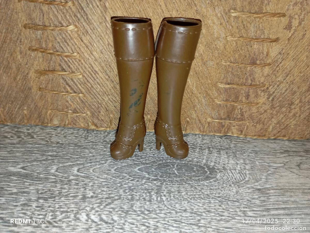 Barbie y Ken: Zapatos botas de mu&ntilde;eca Barbie - Foto 1