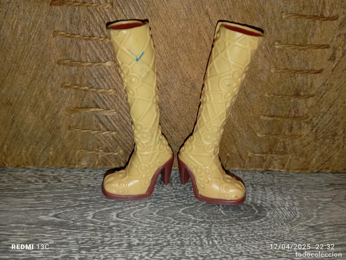 Barbie y Ken: Zapatos botas de mu&ntilde;eca Barbie - Foto 1