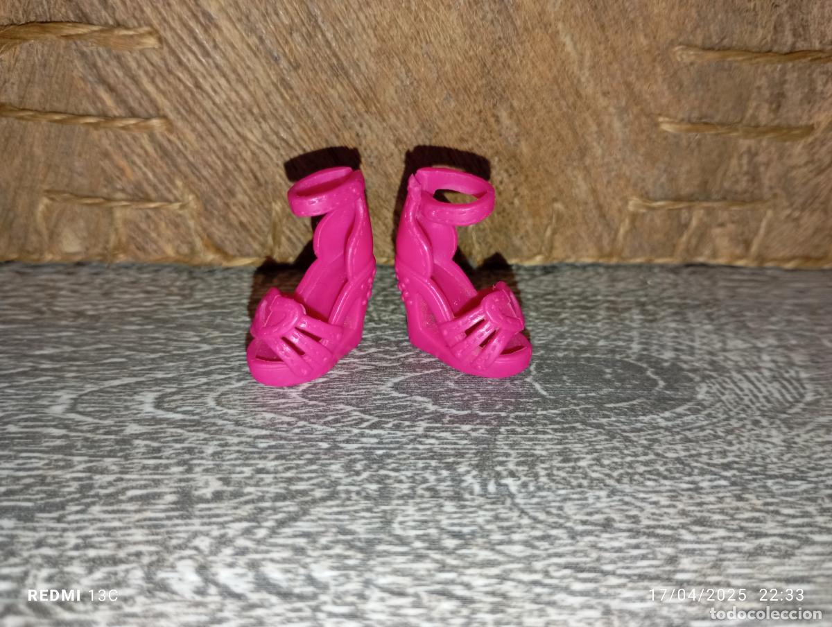 Barbie y Ken: Zapatos botas de mu&ntilde;eca Barbie - Foto 1
