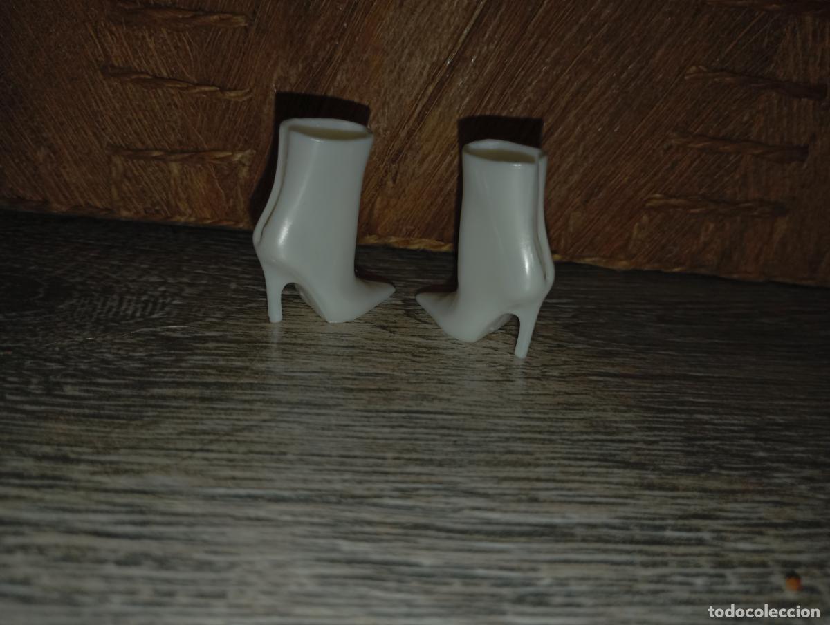 Barbie y Ken: Zapatos botas de mu&ntilde;eca Barbie - Foto 3