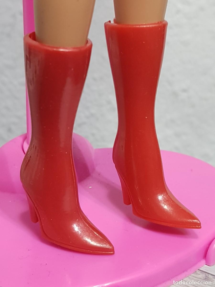Barbie y Ken: Botas rojas barbie clon - Foto 1